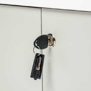 こども用手洗いカウンター tetote は標準仕様でカギが付いています。